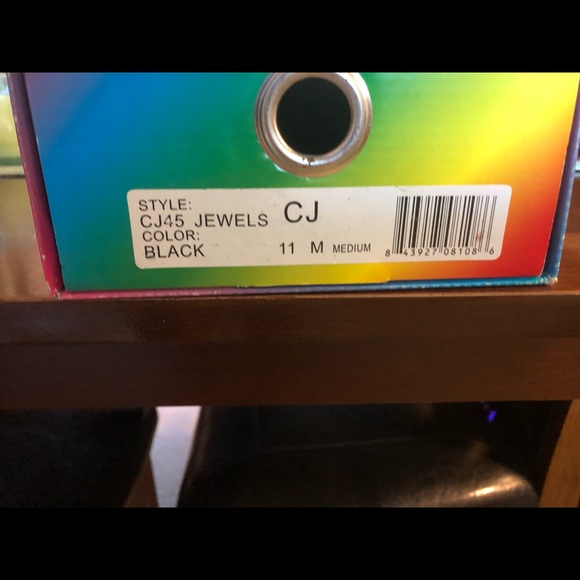 Sandals - Picture 3 of 3